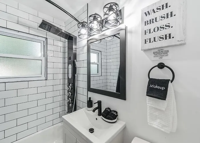 Comforting Retreat Near Woodfield Mall *