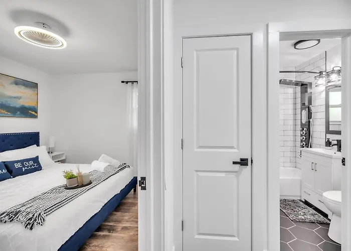 Holiday home Comforting Retreat Near Woodfield Mall