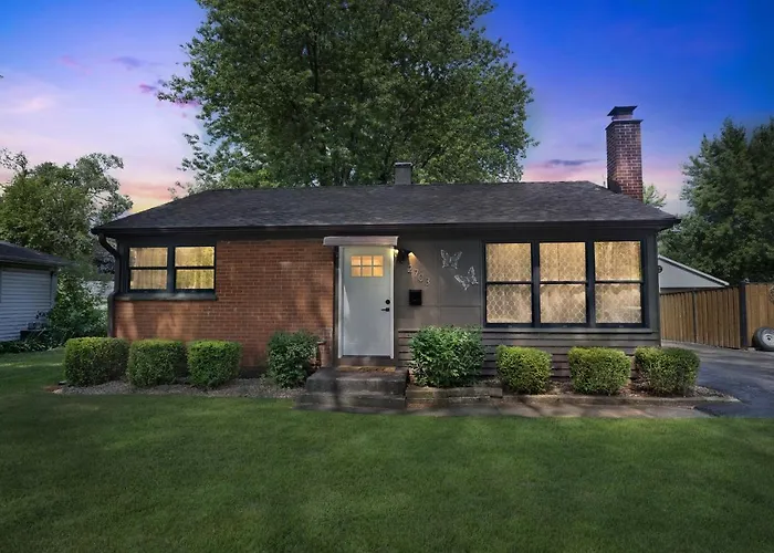 Comforting Retreat Near Woodfield Mall * Rolling Meadows
