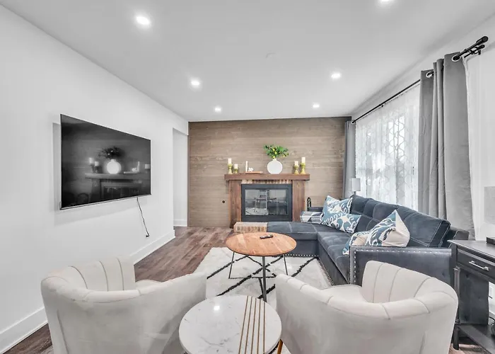 Holiday home Comforting Retreat Near Woodfield Mall