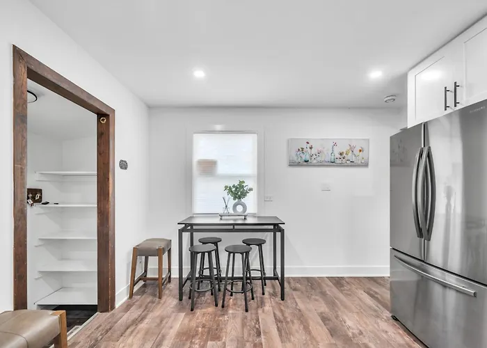 Comforting Retreat Near Woodfield Mall Holiday home *