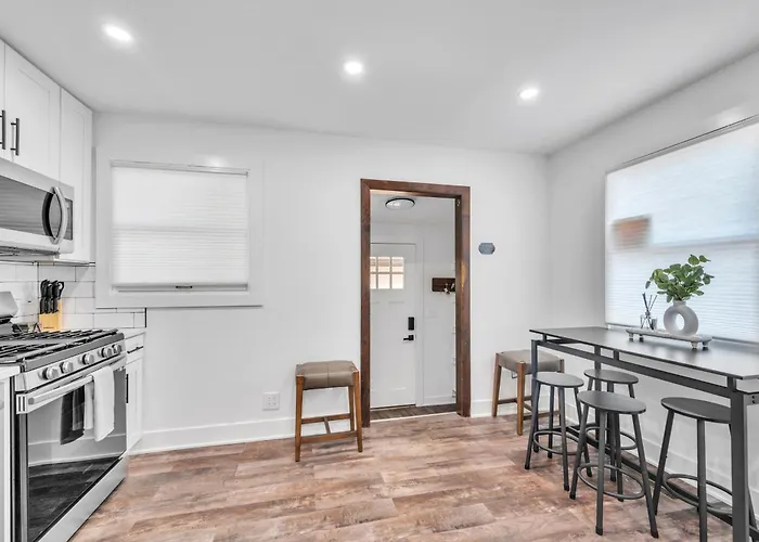 Comforting Retreat Near Woodfield Mall * Rolling Meadows
