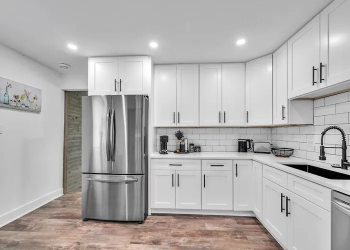 Comforting Retreat Near Woodfield Mall Rolling Meadows